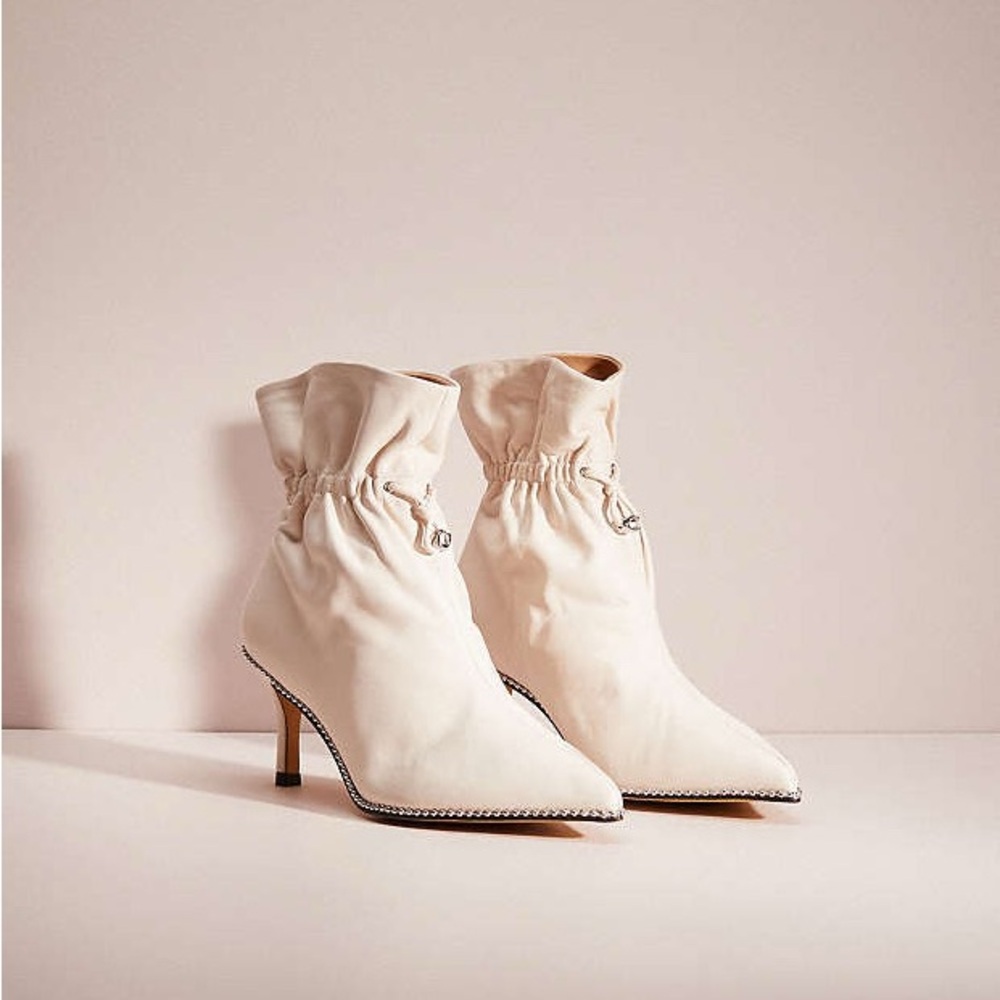 Coach Wynie Bootie in Chalk Size 6 New